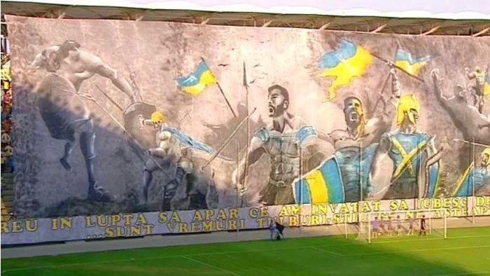 FOTO SENZAȚIONAL | Coregrafie UNICĂ‚ la un meci de Liga a 4-a! Fanii Petrolului au arătat cât de mult își iubesc echipa