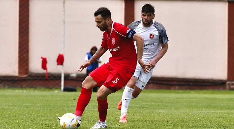 Alexandru Răuță a retrogradat cu CS Dinamo, dar rămâne în Liga 2. Mijlocașul a fost prezentat de ziua sa: ”Cât mai multe realizări în tricoul alb-albastru!”