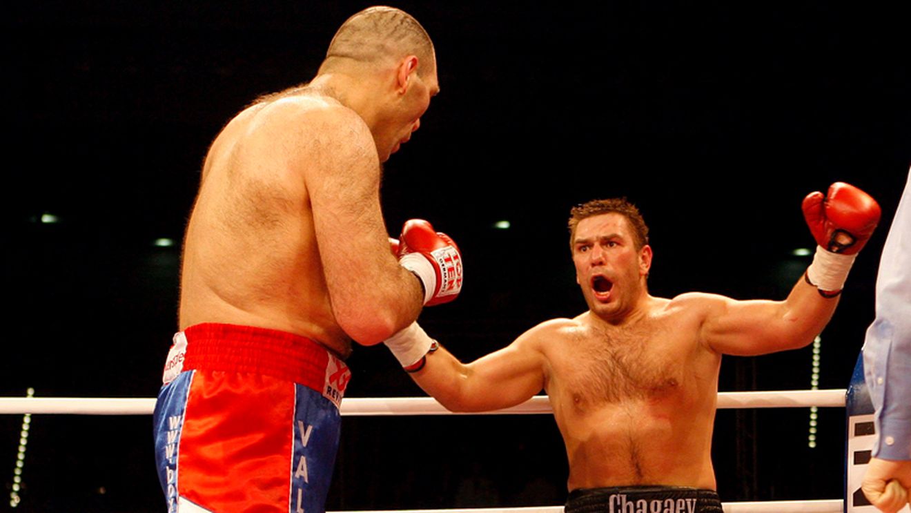 Chagaev nu mai boxează cu Valuev, după ce s-a accidentat