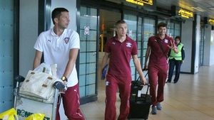 Rapidiștii s-au frecat la ochi când au văzut asta! Cea mai mare "SURPRIZĂ‚" în 2013! Cu cine s-a trezit Rada la primul antrenament: