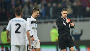 Istvan Kovacs va arbitra meciul dintre Alkmaar și Maccabi Tel-Aviv din a treia rundă a grupelor Europa League