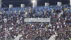 Ce s-a întâmplat la Arena Națională după Dinamo - Rapid 3-1. Fanii giuleșteni s-au năpustit împotriva fotbaliștilor lui Șucu: „Să vă fie RUȘINE! Plecați!”