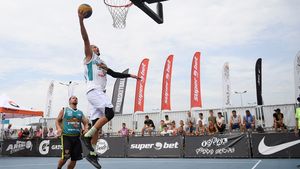 "Trei la trei cu oamenii mei" | Noul sezon de baschet 3x3 începe la București și se joacă pe muzica lui Junkyard și Electric Brother