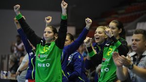 România a obținut a doua victorie la Campionatul Mondial de tineret. Fetele lui Gheorghe Tadici au învins Paraguay la 16 goluri diferență. Cele mai importante jucătoare au fost menajate pentru Olanda