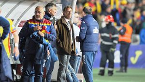 Trei greșeli uriașe făcute de Daum în meciul cu Danemarca. Sistem de joc netestat, indicații ciudate către fotbaliști și o abordare defensivă a unui joc în care doar victoria era o variantă

