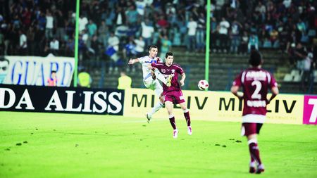 Fanii Craiovei către Mititelu: "Ține-l pe Iliev!"