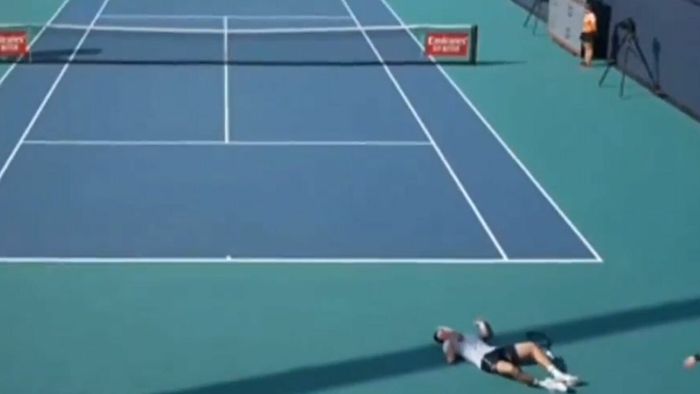 Imagini înspăimântătoare de la Miami, cu puțin timp înainte de revenirea Simonei Halep! Jucătorul s-a prăbușit pe teren, în timpul meciului