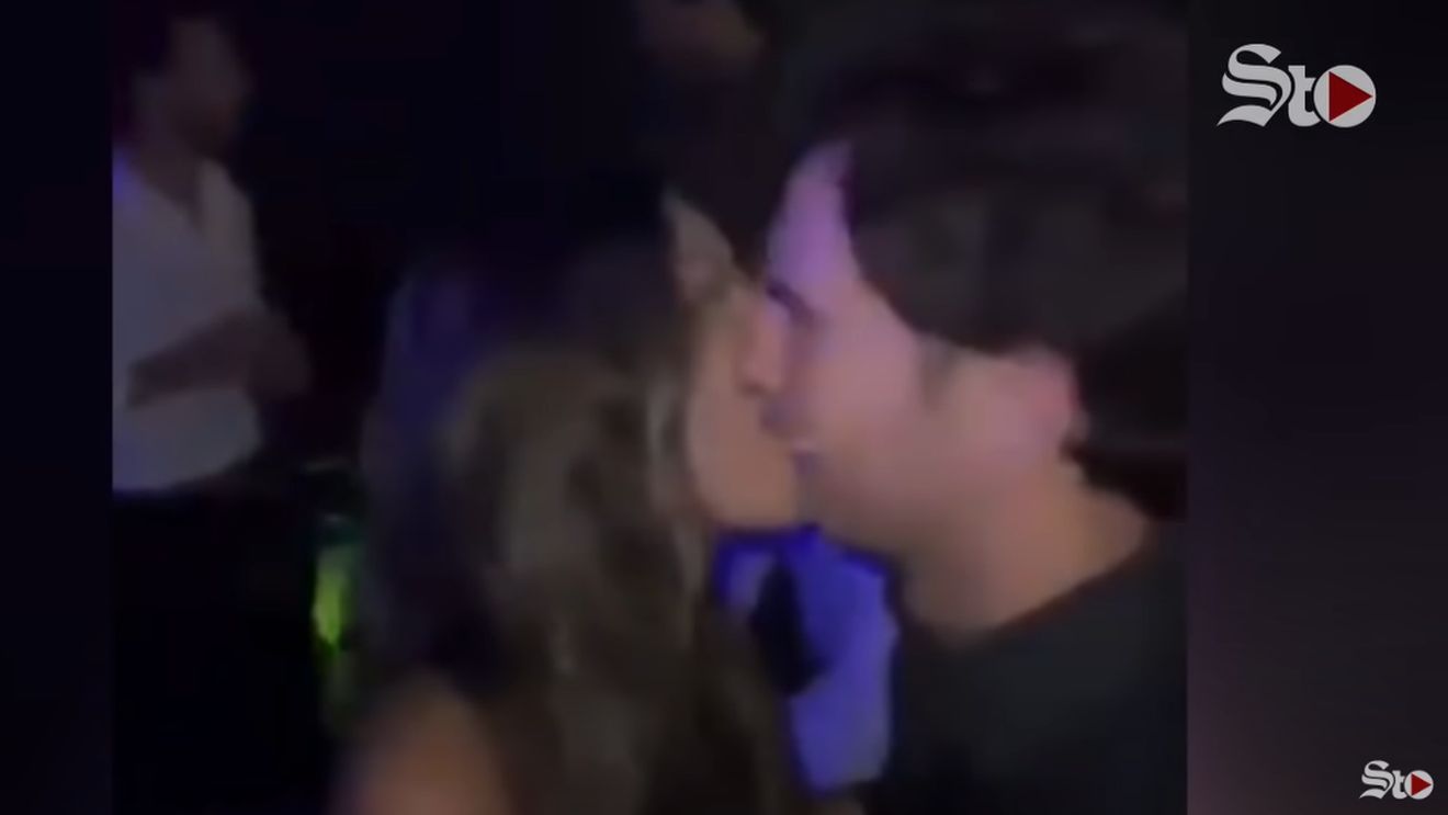 Imaginile scandaloase care îi pot distruge căsnicia unui celebru pilot de Formula 1! Și-a cerut imediat scuze soției când au fost făcute publice: ce a făcut cu o blondă și cu o brunetă pe yacht! | VIDEO