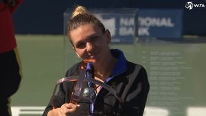 Simona Halep, discurs de pus în ramă după ce a triumfat la Toronto: „Am muncit să câștig pentru toți românii!" Ce i-a transmis lui Patrick Mouratoglou