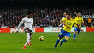 Tragedie în prima ligă din Spania! Suporterului i s-a făcut rău înainte de fluierul de start de la Valencia - Cadiz și până la finalul meciului a murit