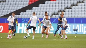 Surpriză în atacul României cu Ucraina la EURO 2024! Cum a câștigat Denis Drăguș bătălia titularizării și de ce va fi vârful tricolorilor în meciul de debut! EXCLUSIV