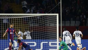 Nemții Barcelonei îl „trădează” pe Xavi și îi dau dreptate lui Istvan Kovacs în cea mai controversată fază a sezonului din Liga Campionilor! Ter Stegen, reacție neașteptată pentru catalani: „Se poate fluiera faultul lui Araujo. Și dacă îl fluieri, e de roșu”