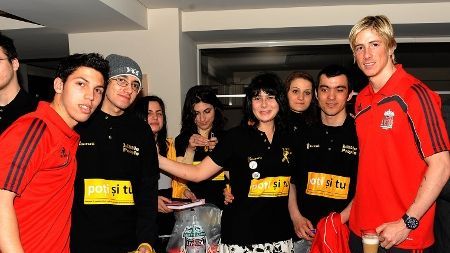 Gerrard & co s-au întâlnit cu copiii bolnavi de cancer