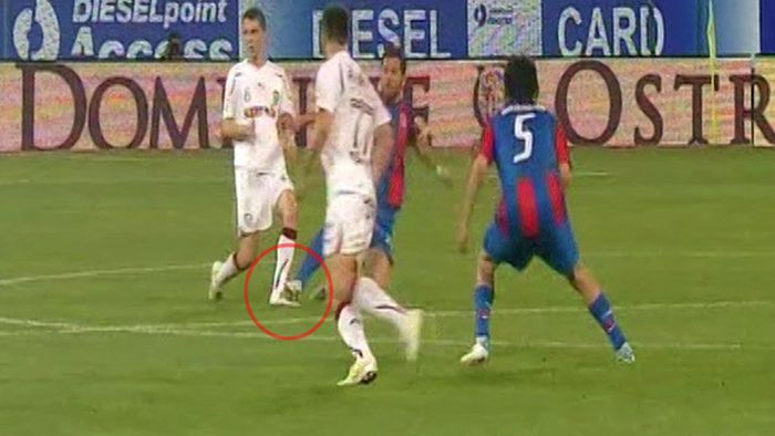 FOTO** Dică trebuia eliminat în minutul 28