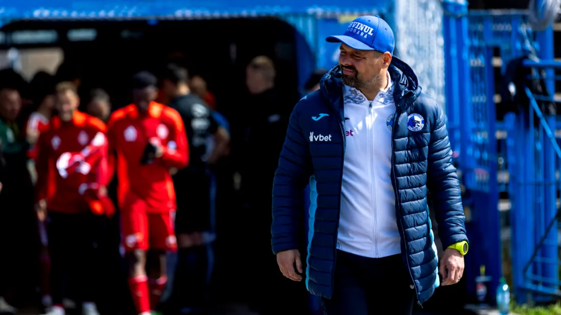 A început cu ”nu comentez arbitrajul”, dar a ajuns să spună că adversarii meritau cartonașul roșu și minutele de prelungire au fost puține. Reacția lui Florin Maxim după ce Corvinul a pierdut cu Sepsi OSK