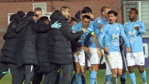 Scandal la clubul finului lui Gigi Becali! „Fiului meu nu i s-a dat nicio șansă! Are salariu de o mie de lei pe lună și nu l-au lăsat să plece la CSA Steaua”