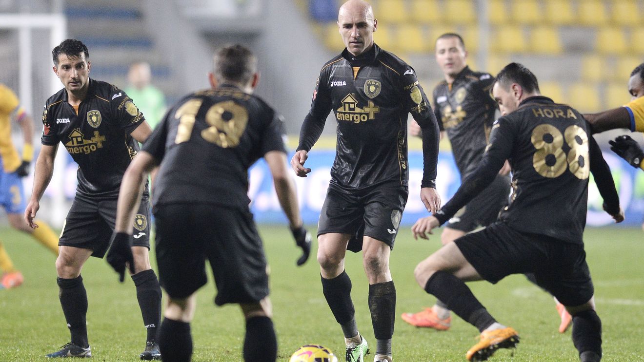 Fotbal spectacol, goluri de generic și "cine n-are bătrâni, să-i cumpere". Patru concluzii după ASA Târgu Mureș(an) - Dinamo 2-1 