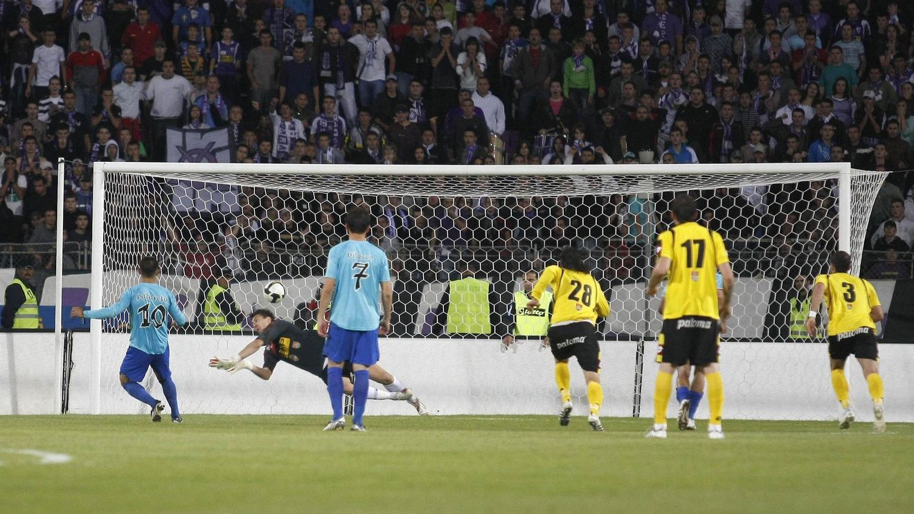 Povestea nesfârșită a unui titlu dubios. Balint despre Poli Timișoara - Urziceni 1-2, din 2009: "Am niște semne de întrebare și la doi-trei dintre jucători". ProSport a scris deja despre suspiciunile lui Rednic la înfrângerea suferită de Dinamo, în același sezon, tot cu Urziceni


