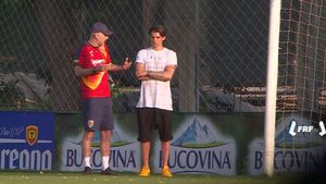 Ianis Hagi, vizită-supriză în cantonamentul echipei naționale, înaintea meciului cu Finlanda: „Talent este, dar trebuie să avem încredere în noi!”