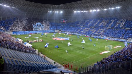 Universitatea Craiova se raliază protestului fanilor faţă de abuzurile forţelor de ordine: „Nu suntem de acord cu practici prin care suporterii pot fi îndepărtați de pe stadioane!"