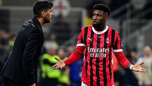 AC Milan, victorie fantastică în derby-ul cu rivala Inter Milano! Postul lui Fonseca e salvat de un gol marcat pe finalul meciului