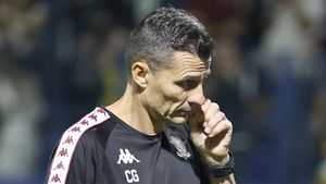 Costel Gâlcă, reacție după ce s-a spus că Petrila n-a vrut să dea mâna cu el: „M-a supărat atât de rău, încât am glumit cu el la final”