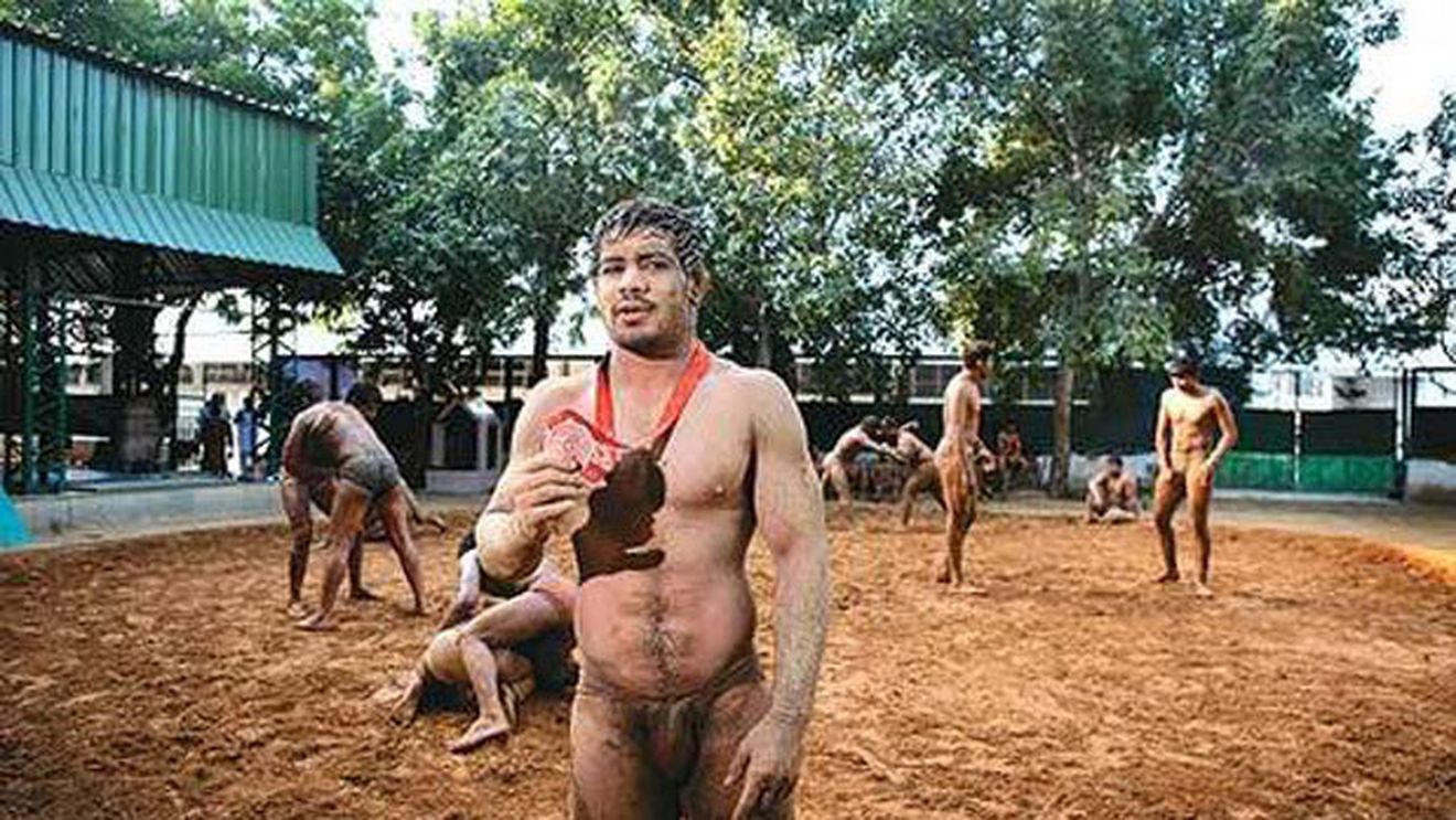 ȘOCANT Se pregătesc de Olimpiadă în condiții jalnice!** Un medaliat cu bronz la Beijing în 2008 se antrenează în praf și mănâncă mizerii: "Beau suc de fructe putrezite"