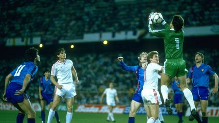 Amintiri din "Epoca de aur"! **Lăcătuș: "Noi eram rupți în fund, jucătorii de azi sunt rupți în figuri!"