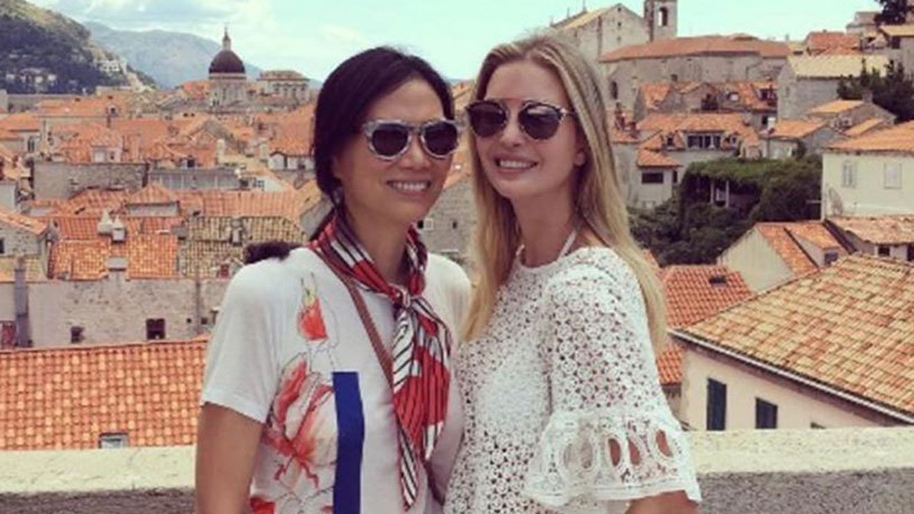 FOTO | Legături bolnăvicioase. Fiica lui Donald Trump a fost în vacanță cu iubita lui Vladmir Putin. Anterior, Wendi Deng a petrecut pe iahtul lui Roman Abramovic