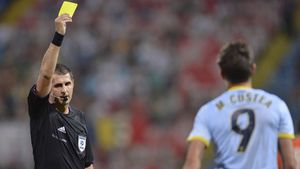 Robert Dumitru, acuzat de rea-intenție!** MM crede că arbitrul a stricat meciul Steaua-Chiajna: "Bocăneală i-a zis să-l elimine pe Crețu și nu a făcut-o! Nu a vrut asta"