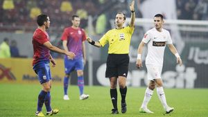 Dragomir a rezolvat problema Stelei și a naționalei dintr-un foc:** "E cel mai bun fundaș dreapta al țării" Jucătorul pe care nici Reghe, nici Piți nu-l văd