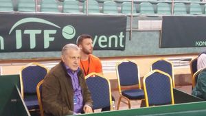 Ilie Năstase, spectator de lux pentru România! FOTO | "Nasty" a scăpat de suspendarea primită de la ITF și a mers să-i vadă la lucru pe tricolori în Cupa Davis