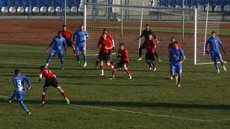 FOTO | CSU Craiova s-a chinuit cu "lanterna roșie" a Ligii 2. Herghelegiu a adus victoria în ultimul minut contra Caransebeșului