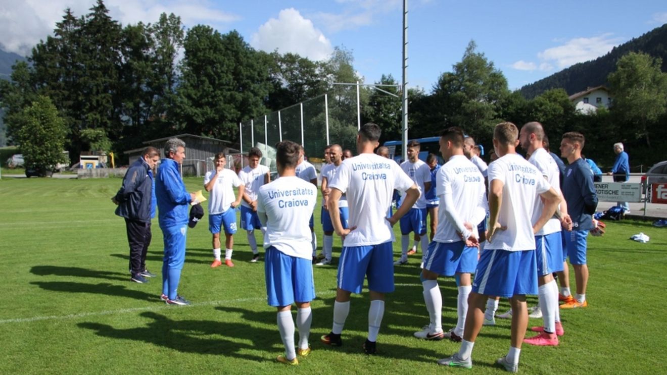 Jucătorii Craiovei au probleme dacă sunt reprezentați de soția lui Reghecampf: "E conflict de interese!" Doi fotbaliști au fost deja trimiși la echipa a doua