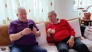 Prima imagine cu Emeric Ienei, după știrea care a cutremurat România! „La un suc, acasă la prietenul meu”