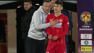 Vis împlinit pentru fiul unui fost campion cu Steaua! Nu are nici 15 ani, e cu 13 centimetri mai înalt decât tatăl său, a devenit cel mai tânăr jucător din istoria clubului și a debutat cu gol la FCSB