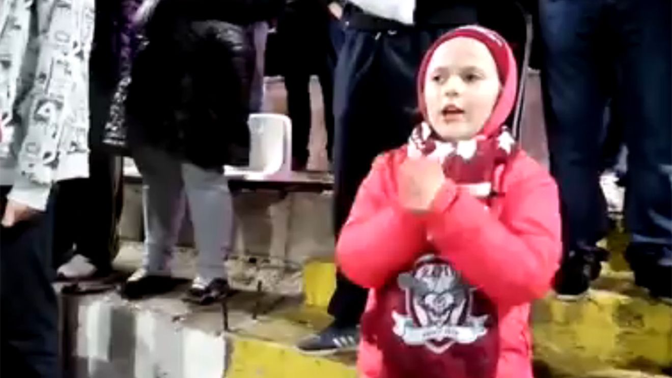 Pe Giulești se cântă cu inima, nu cu vârsta! VIDEO - Moment emoționant la meciul Rapidului