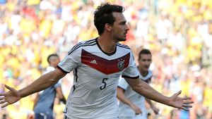 În 2012 era în dizgrația tuturor, iar acum este cel mai important fundaș al lui Low. "E nevoie de timp pentru a ne obișnui unul cu altul"