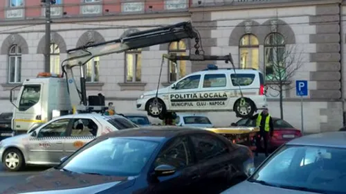 FOTO! „La Cluj, legea e lege!” :) Imagine senzațională cu o mașină a Poliției Locale