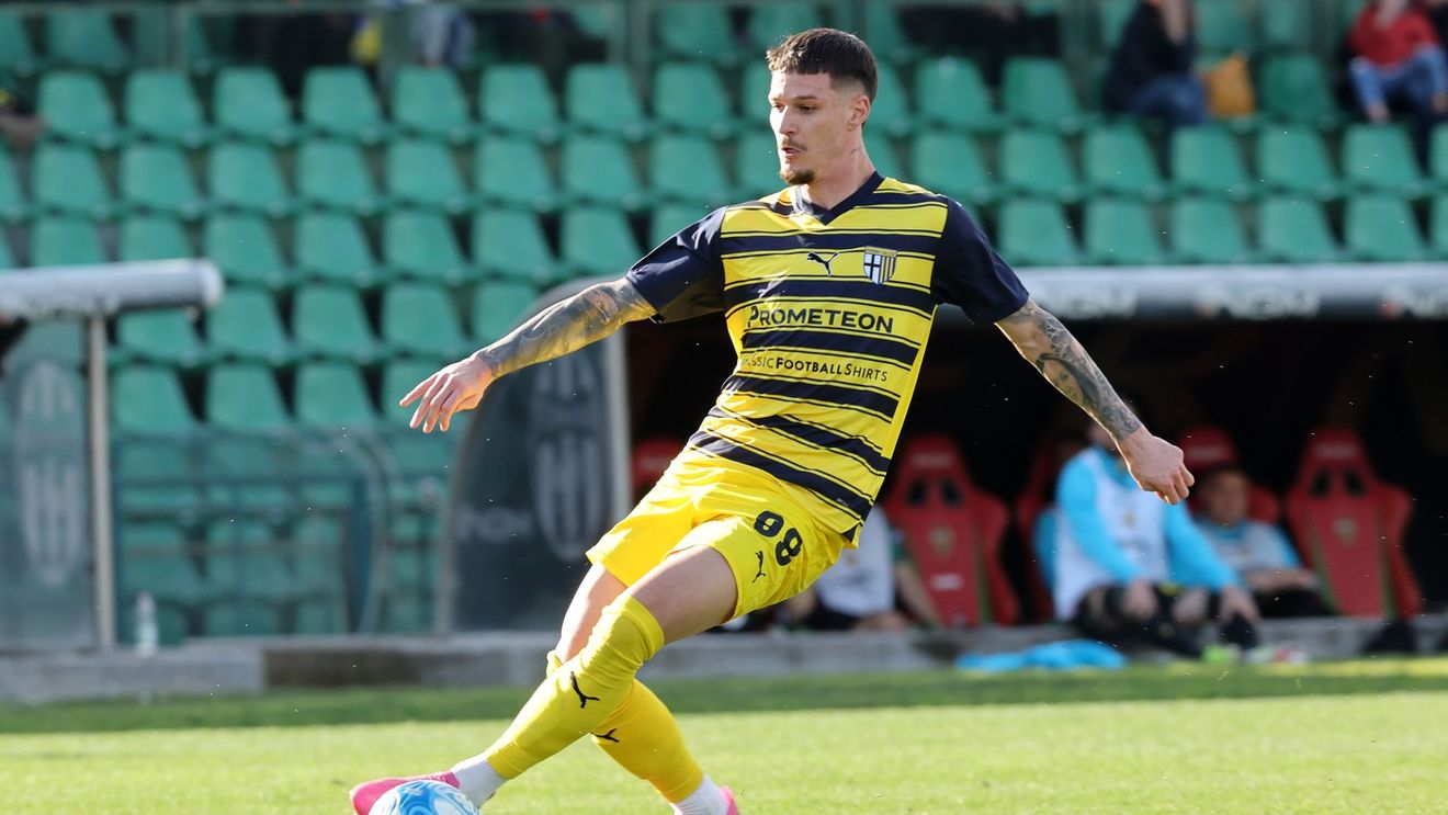 Dennis Man așteaptă transferul vieții, după ce Inter Milano, Borussia Dortmund și Napoli au făcut oferte! Parma a decis deja