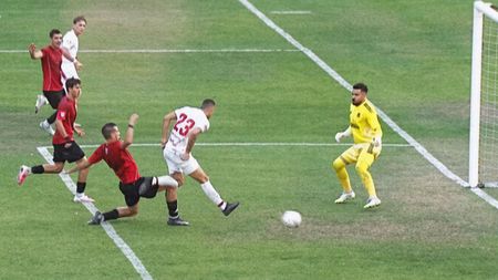 FC Bacău câștigă la Reșița după un meci cu mari ratări și urcă pe loc de play-off. Costel Enache: ”A fost o luptă totală”