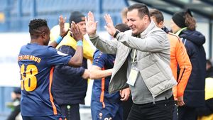 Echipa antrenată de Ianis Zicu, pe podiumul Ligii 2, deși abia acum a obținut primele puncte în deplasare în acest sezon. ”Mi-am prelungit contractul cu gândul de a ne bate la play-off”