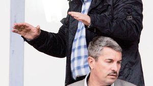 Dialoguri incredibile!** Cum vorbeau oamenii de fotbal unii despre alții la telefon: 'P...atul ăla de Dorinel îmi cerea să...'