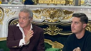 Cel mai scump transfer al verii din Superliga vine rezervă la FCSB?! Doi foști jucători ai „roș-albaștrilor” sunt sceptici în privința lui David Miculescu: „Să-l scoți pe Cordea e păcat!” / „Ar fi o variantă bună să intre de pe bancă”