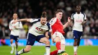 Ce gafă! Radu Drăgușin a comis o eroare uriașă în Tottenham – Arsenal la golul decisiv din derby-ul Londrei