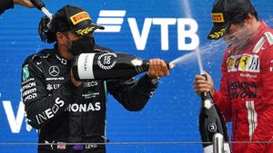 Nebunie în Formula 1, în Marele Premiu de la Soci! Ploaia a decis totul. Cum s-a impus Lewis Hamilton și a scris istorie în Rusia | VIDEO