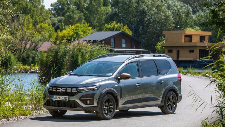 Francezii au făcut anunțul despre noua Dacia Jogger: elimină un tip de motor! Ce se întâmplă cu prețul