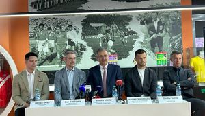 Red&White a prezentat, în cadrul unei conferințe, proiectul de crowdfunding prin SeedBlink. Suma colectată până în acest moment și răspunsul lui Andrei Nicolescu cu privire la email-ul ajuns la suporteri: „Suntem oameni!”