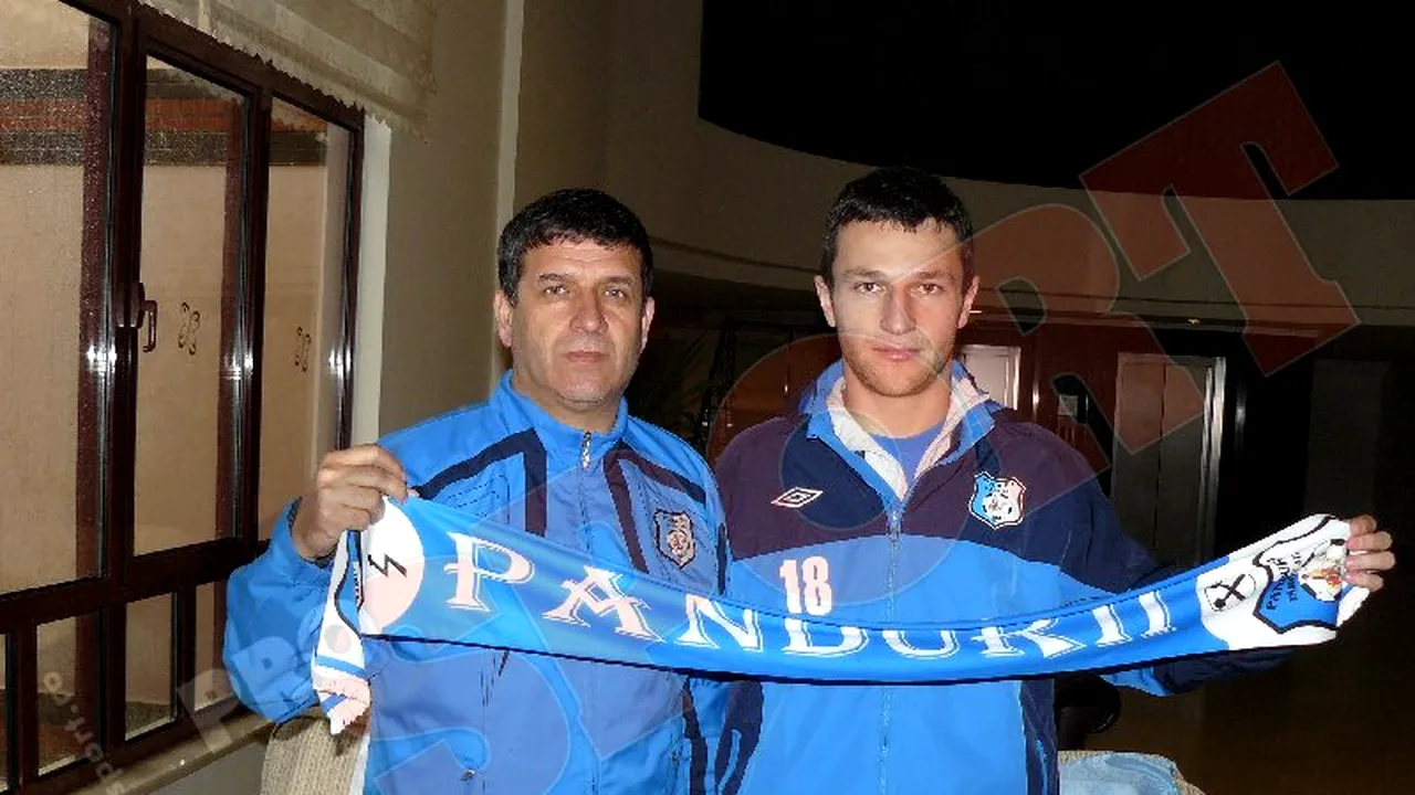 FOTO** Ungurușan a semnat cu Pandurii! Grigoraș e încântat: 