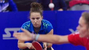 "Dacă nu port brățări, nu-mi simt mâna!". Andreea Dragoman a câștigat bronz european cu echipa, la CE de la Cluj, are drag de banderola de la Timo Boll și de Haos Calm, iar, de curând, a făcut un pas important. De câte ori schimbă fețele de paletă o junioară de top?